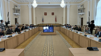 в Смоленске прошло выездное заседание Комитета Совета Федерации по конституционному законодательству и государственному строительству - фото - 3