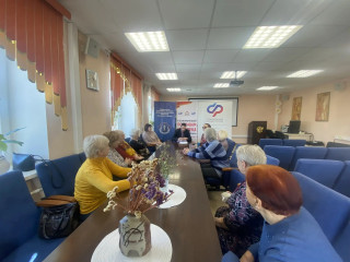 в Центрах общения старшего поколения Социального фонда по Смоленской области состоялась встреча с жителями Вязьмы и Темкино - фото - 2